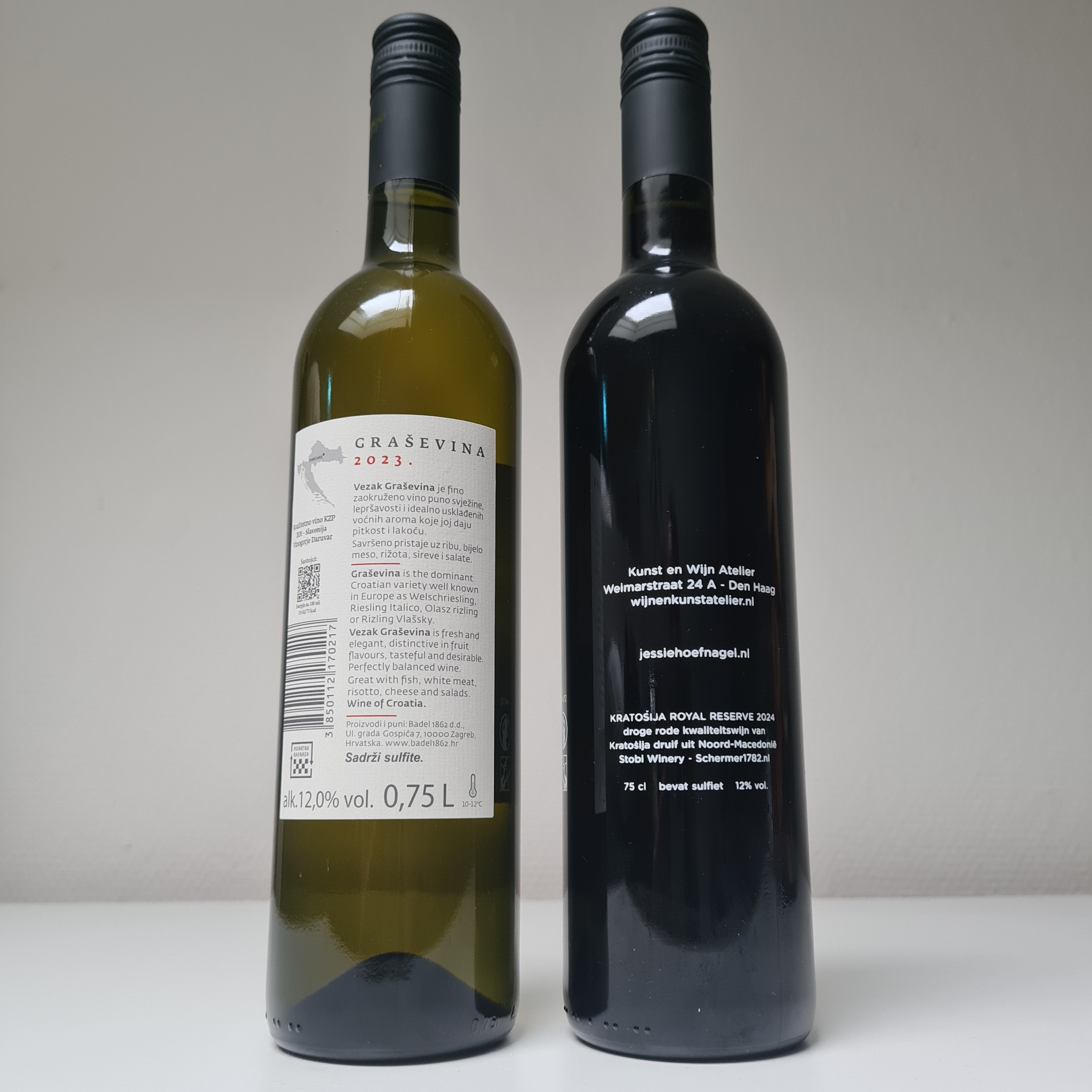 Foto achterzijde

1 fles Special Edition Kratosija (rood) uit Macedonië.

1 fles Grasevina ( wit) uit Kroatië .
