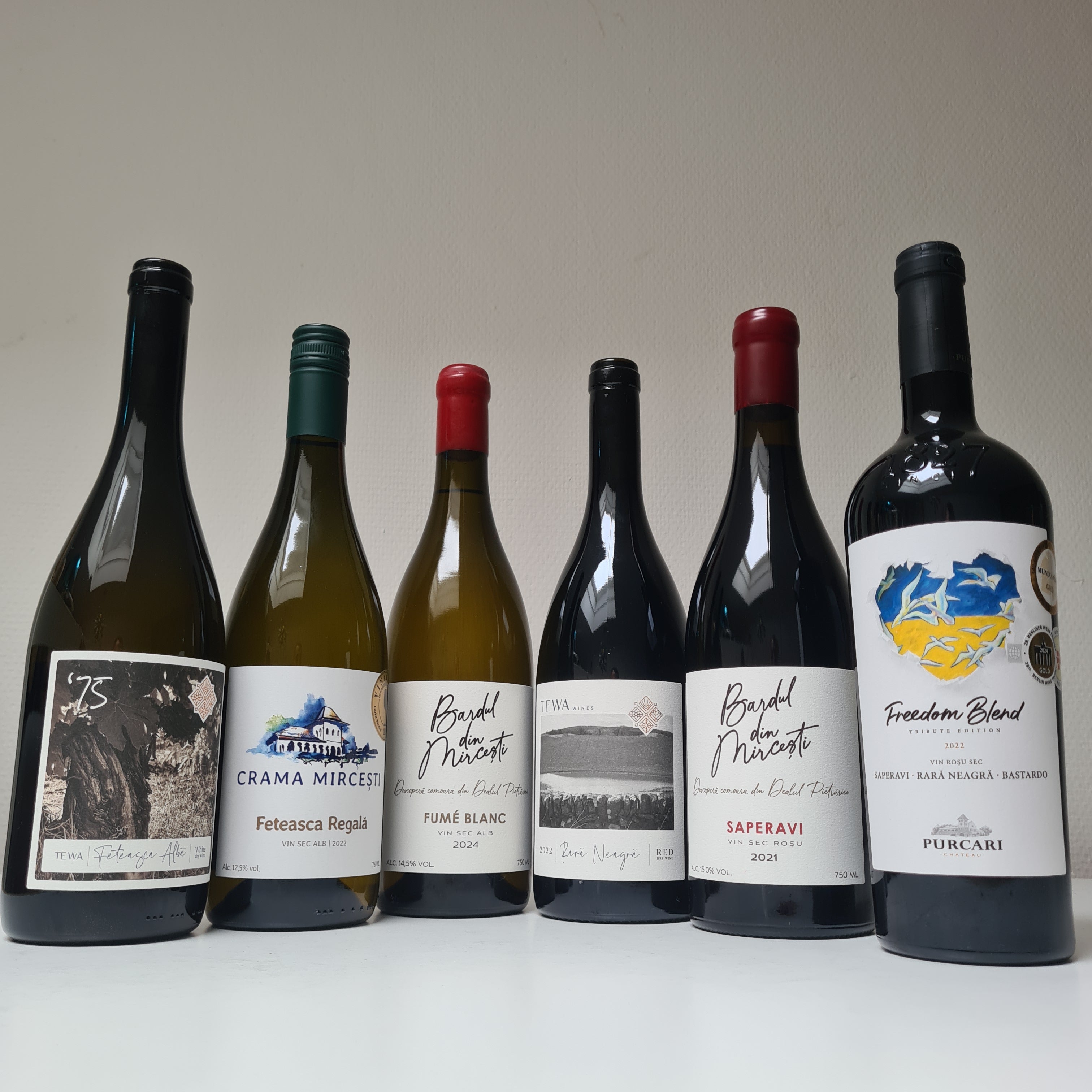 6 flessen wijn uit Moldavië Freedom Blend Purcari Winery , Fumé Blanc , Feteasca Regala van wijnmaker Crama Mircesti en Rara Neagra en Feteasca Alba van wijnmaker Tewa wines