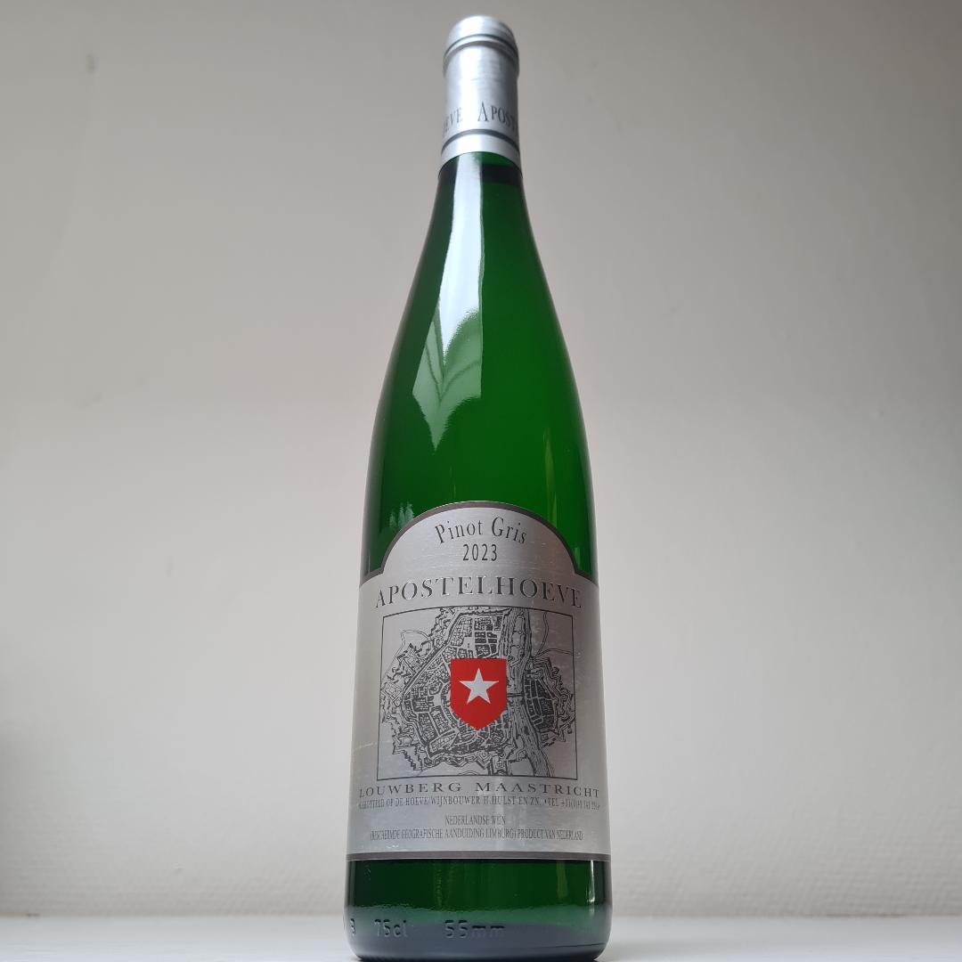  1 fles Nederlandse wijn van de Apostelhoeve in Maastricht. 
Pinot Gris.