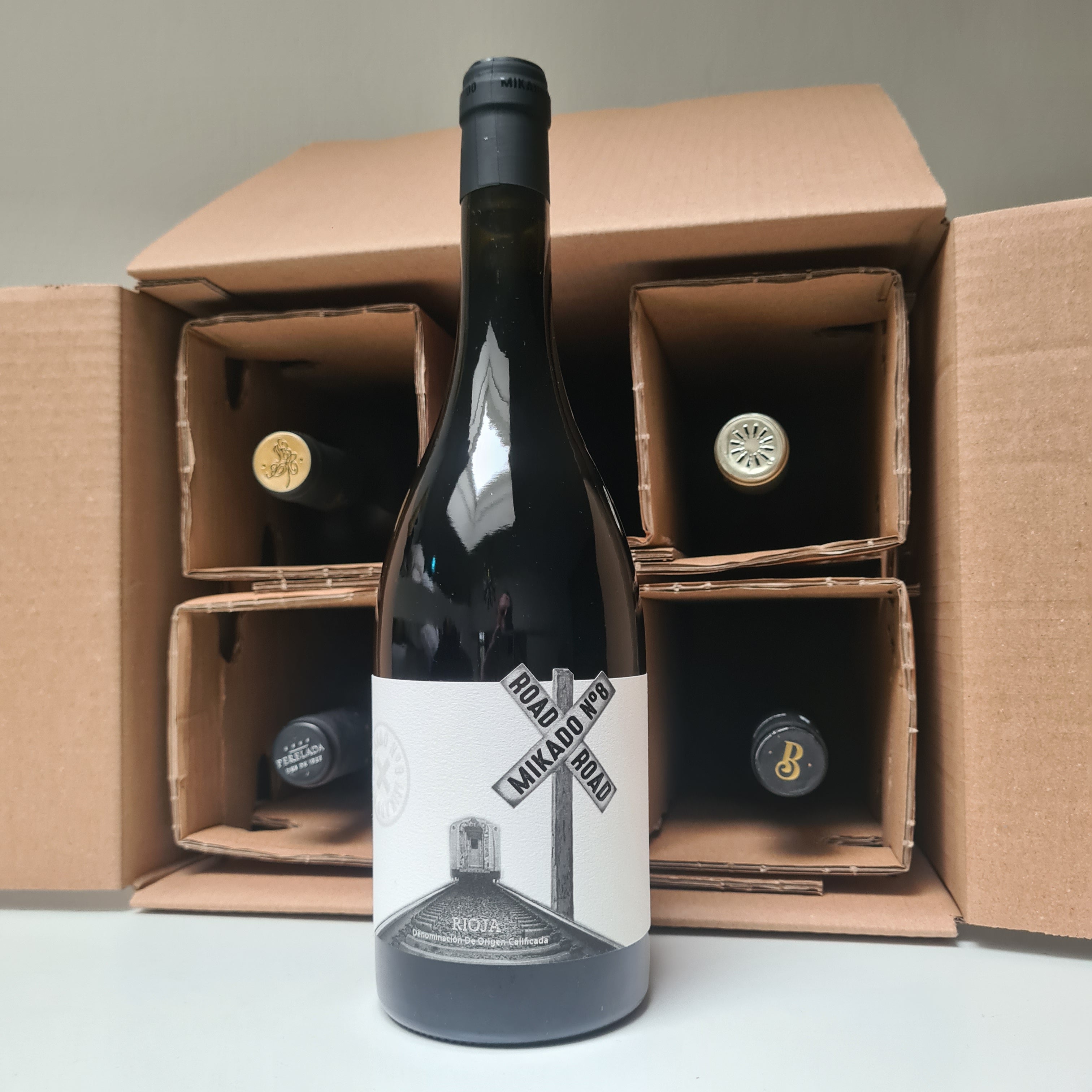 Wijndoos 6 flessen rode wijn uit Spanje in wijnverzenddoos.