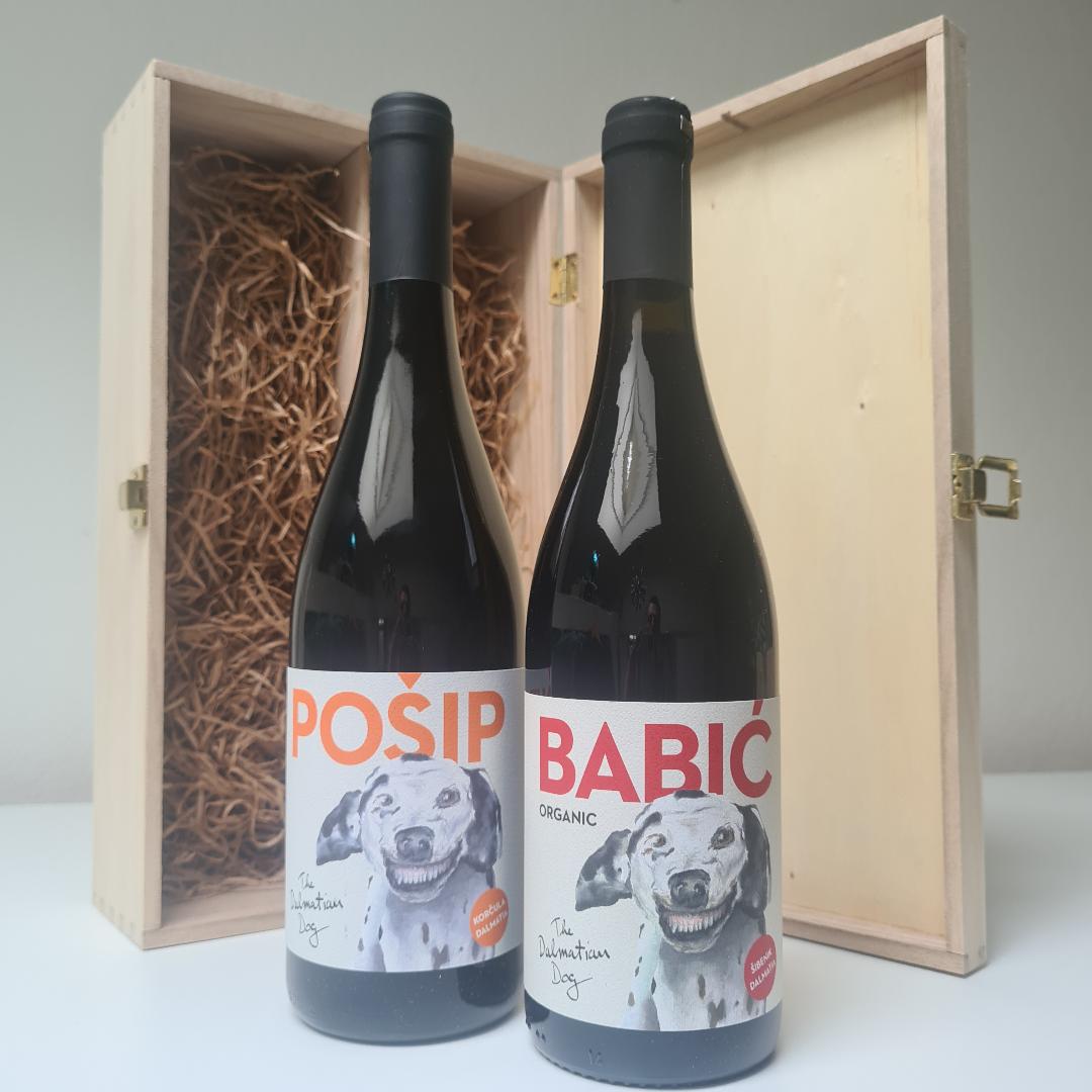 Wijnkist Kroatië met 1 fles rode wijn Babic en 1 fles witte wijn Posipvan wijnmaker Black Island Winery uit Kroatië.