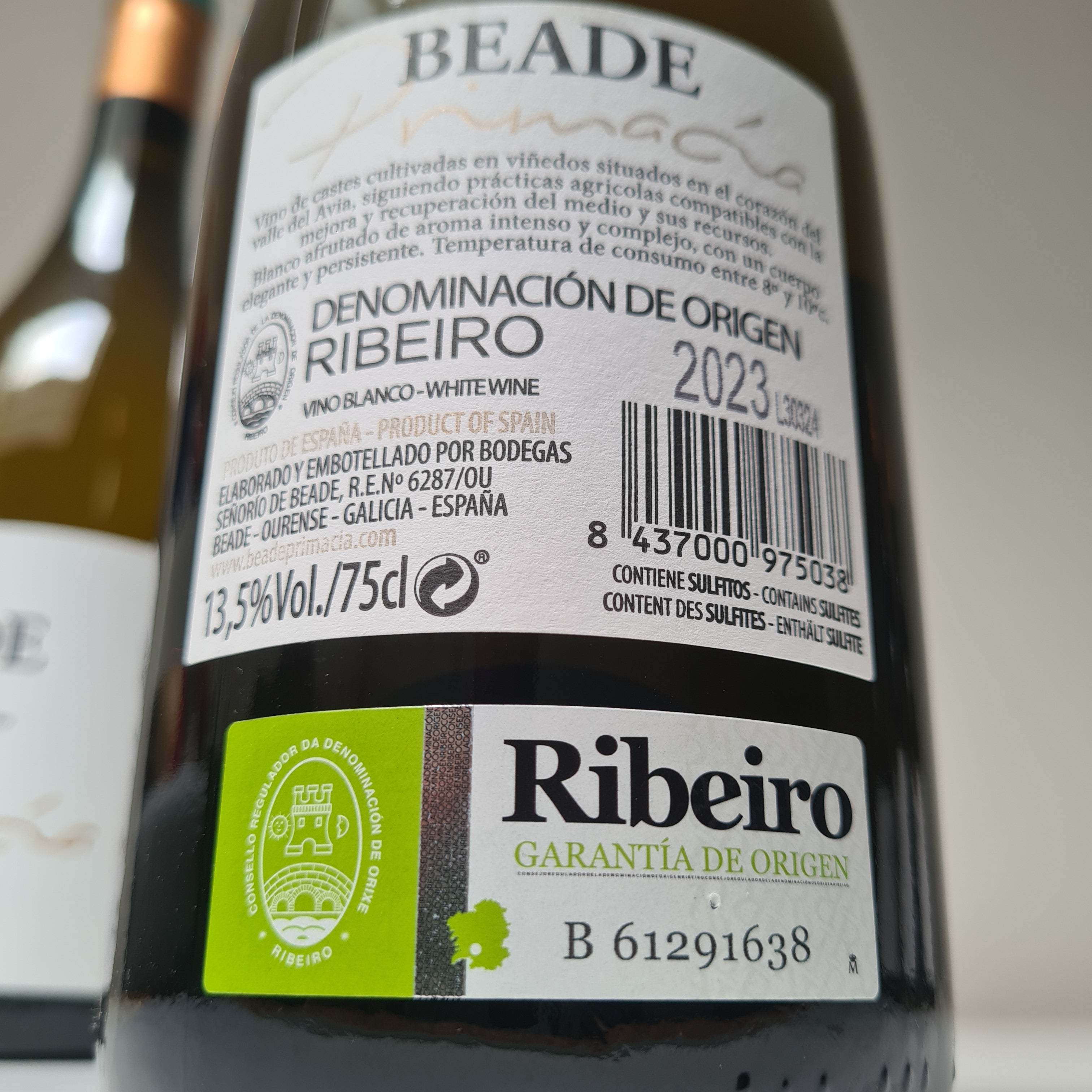 Close up achterzijde etiket Treixadura Beade Primacia